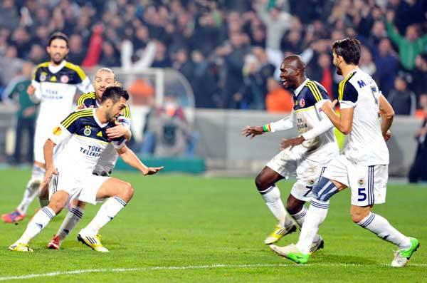 Marsilya maçında enfes bir rövaşata golü atan Bekir, geçtiğimiz hafta İbrahimovic'in İsveç formasıyla İngiltere'ye önceki gece de Milan'ın stoperi Mexes'in Anderlecht'e attığı rövaşata golüyle nazire yaptı... Bekir'in bu performansı sosyal medyayı da salladı... İşte o yorumlardan öne çıkanlar: