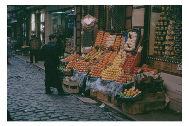 <p>Indiana Üniversitesi, Charles W. Cushman fotoğraf koleksiyonundan eski İstanbul fotoğrafları çıktı. Günümüze kıyasla daha tenha görülen İstanbul'un bu fotoğrafları 1965 yılında çekilmiş.</p>