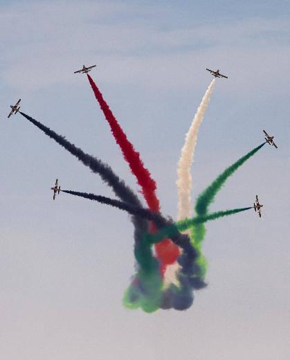 <p>BAE hava kuvvetlerinin fuar sırasındaki gösterisi.</p>