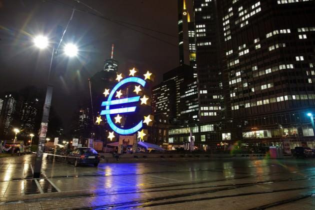 Eylül ayı 6 Eylül ECB ikincil piyasadan tahvil alım programına başlama kararı aldı, yapılacak yeni tahvil alımına herhangi bir niceliksel sınır konulmadı. ECB, Avro Bölgesi büyüme tahmin aralığını yüzde -0,6 ile -0,2 aralığına revize etti.