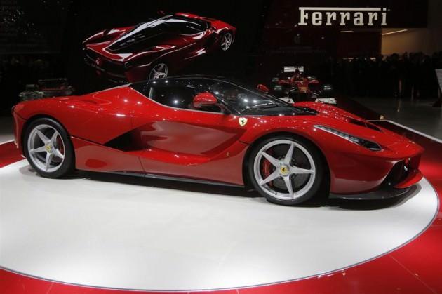 Uluslararası Otomobil Fuarı'nda tanıtılan son model otomobiller görücüye çıktı.