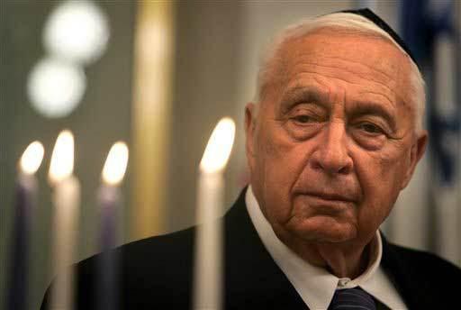 <p>The Telegraph: ARİEL ŞARON 85 YAŞINDA ÖLDÜ. Sekiz yıldır komada yatan İsrail Eski Başbakanı Ariel Şaron hayata gözlerini yumdu.</p>