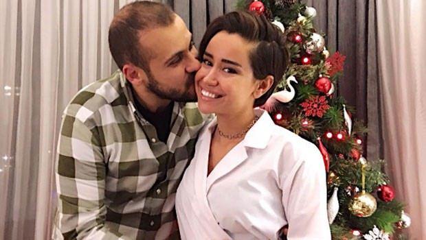 <p>Erdim, Seda Çınar'a yılbaşı gecesi sosyal medya üzerinden evlenme teklifi etmişti. </p>
