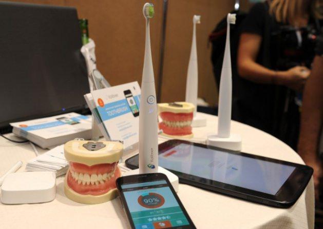 <p>Kolibree akıllı diş fırçası Bluetooth'la akıllı telefonunuzla bağlantı kurarak diş sağlığıyla ilgili kayıtlar tutmasıyla dikkat çekiyor.</p>