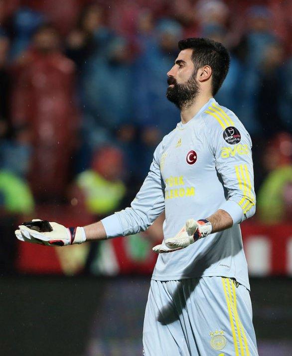 <p>Fenerbahçe'nin 23. dakikada Emenike ile bulduğu golün ardından mücadeleye ara verildi.</p>