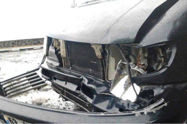 <p>Rize’de de dalgalar nedeniyle kıyıya vuran taşlar nedeniyle Karadeniz Sahil Yolu’ndaki ulaşımda zaman zaman aksamalar meydana geldi.</p>
