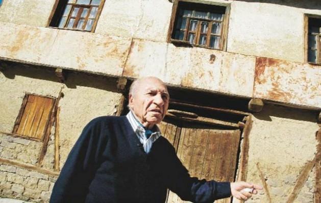 <p>57 yıl liderliğini yaptığı grubu bugün 6 bin kişinin çalıştığı, çelik, distribütörlük, lojistik ve enerji alanlarında faaliyet gösteren bir dünya şirketi haline getirdi.</p>