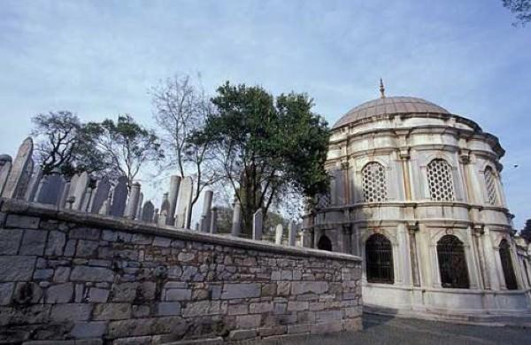 <p> </p>
<p>Nakşidi Dil Valide Sultan Türbesi</p>
<p>Kirmasti Mahallesi Tabhane Sokak - Fatih</p>