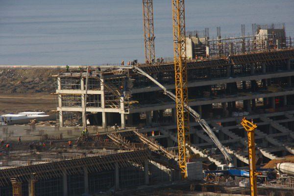 <p>Trabzonspor'un yeni stadyumu Akyazı Spor Kompleksi'nde çalışmalar tüm hızıyla sürüyor.</p>