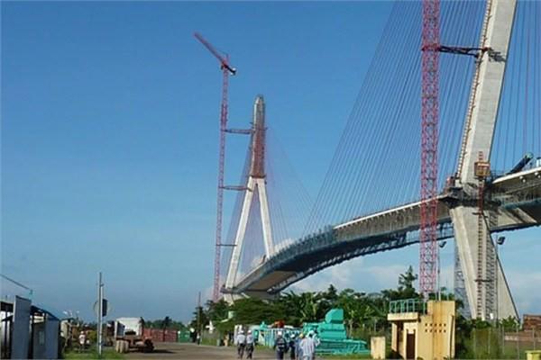 <p><strong>Vietnam<br /></strong><br />Vietnam'da dünyanın en uzun onikinci ırmağı Mekong Nehri üzerine kurulu olan Can Tho Köprüsü'nün toplam uzunluğu 15,7 km.</p>