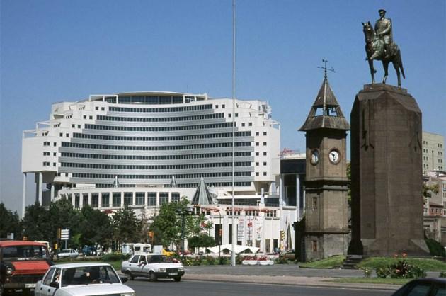 <p>Kayseri: 877 bin 17 seçmen, 3 bin 210 sandıkta oy kullanacak.</p>