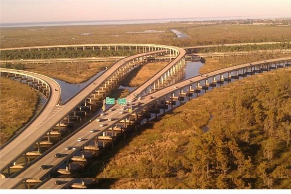 <p><strong>ABD<br /></strong><br />Louisiana'da yer alan Bonnet Carre Spillway köprüsü toplamda 16 km uzunluğunda.</p>