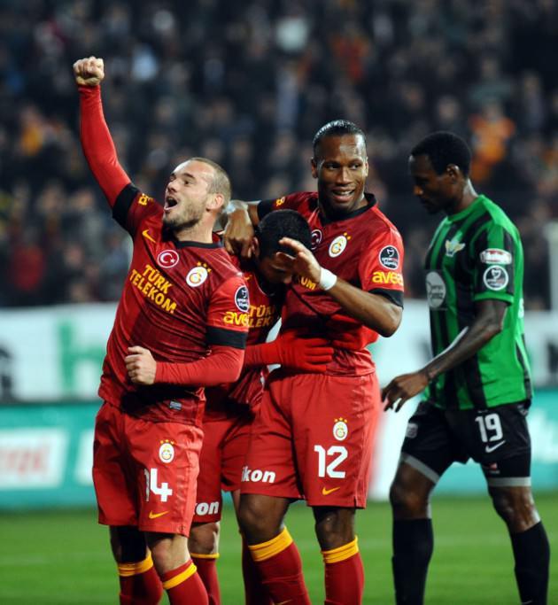"Geçen sene olduğu gibi bu sene de kadıköy'de ŞAMPİYONluk turu atacağız."