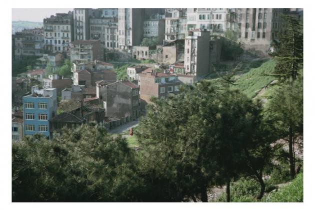 <p>Indiana Üniversitesi, Charles W. Cushman fotoğraf koleksiyonundan eski İstanbul fotoğrafları çıktı. Günümüze kıyasla daha tenha görülen İstanbul'un bu fotoğrafları 1965 yılında çekilmiş.</p>