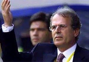 <p>16 Eylül 2000 tarihinde İnönü Stadı'nda oynanan Beşiktaş-Fenerbahçe derbisinde çok ilginç bir olay yalandı. Beşiktaş 2-0 öndeyken Fenerbahçe TekniK Direktörü Mustafa Denizli sahaya 6. yabancıyı sürdü. Siyah beyazlılar bu maçı 3-0 kazandı. Türkiye Futbol Federasyonu bu maçta sarı lacivertlileri 3-0 hükmen mağlup ilan etmişti.</p>