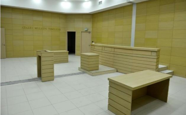 Binanın her tarafında güvenlik kamera sistemi kurulurken, kullanılan mobilyaların tümü cezaevlerindeki mahkum ve tutuklular tarafından üretildi. Ayrıca bina, İstanbul ve Boğaz figürlerinin yer aldığı cini panolarla süslendi.