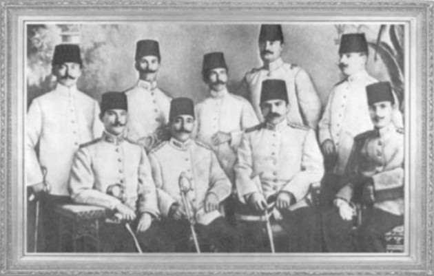 Mustafa Kemal, arkadaşları ile beraber (1906)