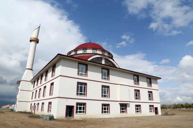 Bu arada, caminin açılışını Diyanet İşleri Başkanı Mehmet Görmez'in yapacağı öğrenildi.