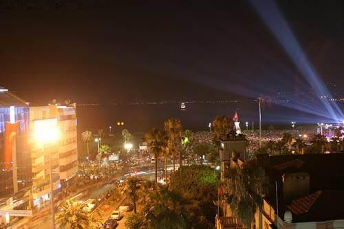 <p>İskenderun Nüfusu: 190.279 Bağlı olduğu il: Hatay</p>