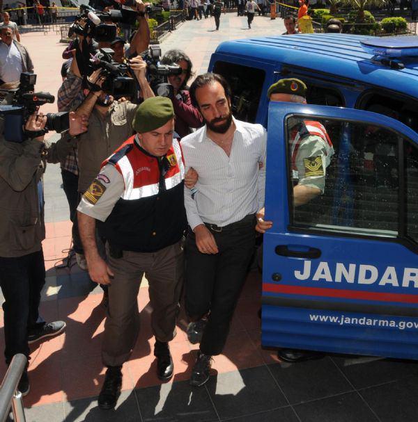 Adliye binasının kapısına kadar ara&ccedil;la getirilen Can G&uuml;rkan i&ccedil;eriye girerken, "Zamanı gelince konuşacağız" dedi.