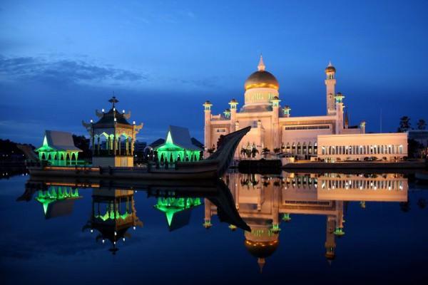 <p>Sultan Ömer Ali Seyfeddin Camii-Brunei</p>
