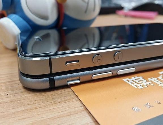 Apple'ın eylül ayında tanıtacağı tahmin edilen yeni akıllı telefonu iPhone 6′nın yeni fotoğrafları gün yüzüne çıktı.