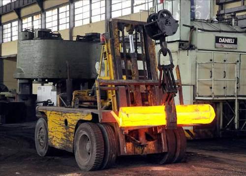 Fabrikamızda havan grubu silahlar ile ağır silah sistemleri üretiyoruz. 155 milimetre ve 52 kalibrelik Fırtına ve Panter obüslerinin silah sistemlerini üretiyoruz.