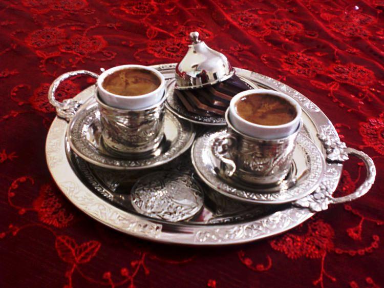 <p>Bir fincan Türk kahvesi yaklaşık 46 kalori içermektedir. </p>
