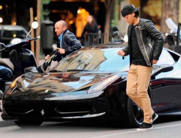 <p>Mesut Özil-Ferrari 458 Italia</p>