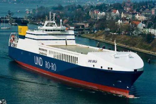 <p>4- RO-RO Projesi Marmara’nın Kuzey-Güney destinasyonuna yap-işlet-devret yöntemiyle RO-RO hattı kurulacak. TIR ulaşımını rahatlatmayı amaçlayan hatla karayoluyla 6 saat süren yol deniz yoluyla 3 saate düşürülecek. Projeyle günde 3.500 kamyon ve 2.500 TIR’ın denizden taşınması, böylece trafiğe çıkmalarının engellenmesi hedefleniyor.</p>