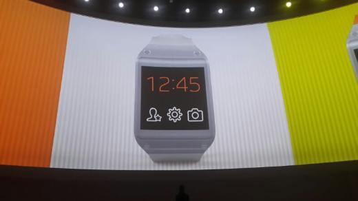 <p>Son dönemlerin gözde teknolojisi olan akıllı saati modeli olan Galaxy Gear'ı 1.6 inçlik ekrana sahip. </p>