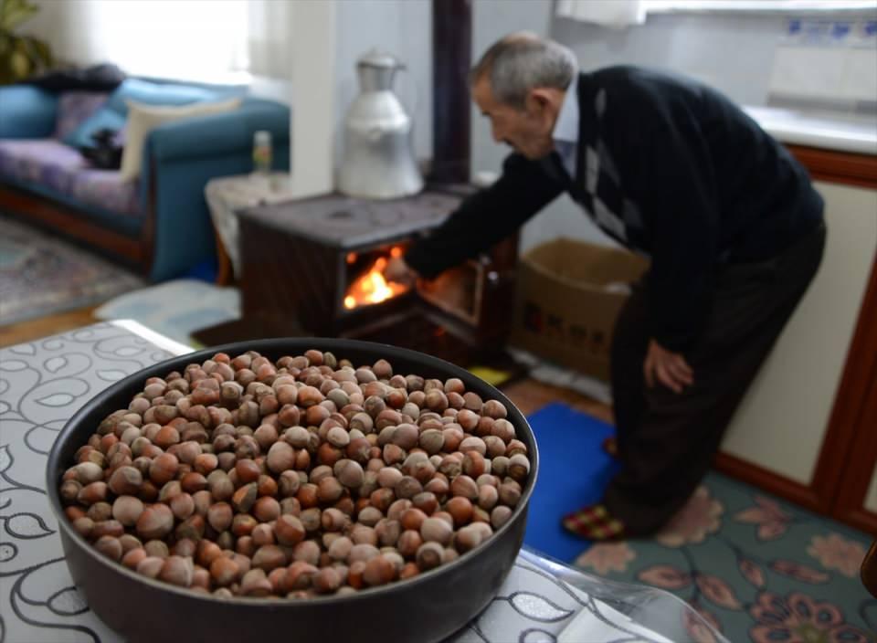 <p>Soydan,fındığın sadece meyve olarak değil, tamamının ziyan edilmeden kullanıldığını aktararak, sözlerini şöyle sürdürdü:</p>
<p> </p>