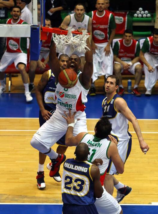 FIBA Eurochallenge Final Four'da Karşıyaka, EWE Baskets'i 66-62 mağlup ederek finale kaldı.