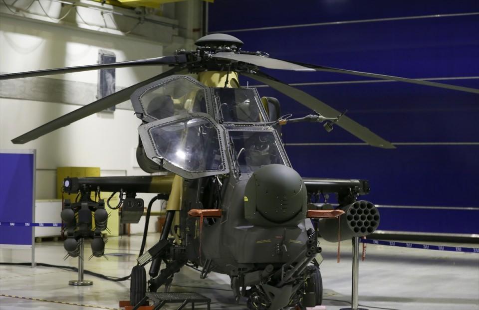 <p><strong>19. ATAK teslim edildi </strong></p>
<p>Yerli elektronik ve silah sistemleriyle donatılan ATAK helikopteri de terörle mücadelede TSK'nın önemli silahlarından birini oluşturuyor. </p>