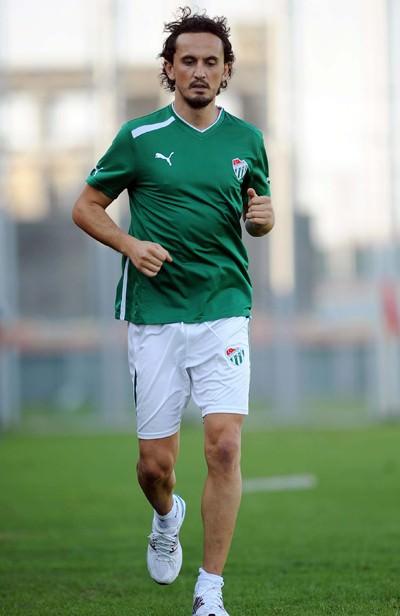 TUNCAY ŞANLI (BURSASPOR) Bursaspor'un bir diğer önemli transferi ise Wolfsburg'dan bonservisini alan Tuncay Şanlı oldu.