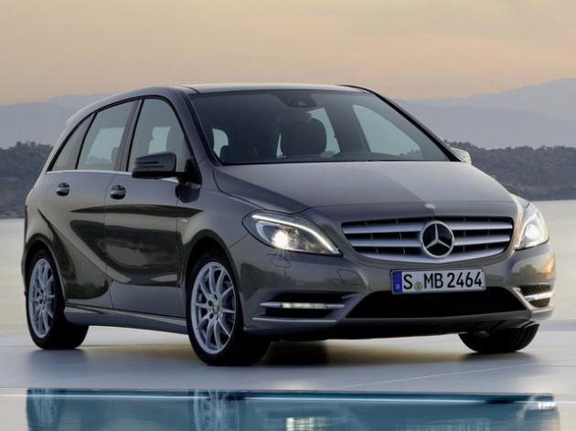 <p>Mercedes B180 CDI 100 Km'de 5.6lt yakıt tüketiyor.</p>
