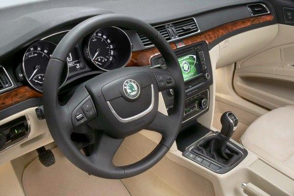 <p>Skoda’nın yenilenen “Amiral Gemisi” Superb ise yıl sonuna kadar 2.500 TL’lik takas avantajıyla satılıyor. Kampanya, Superb’in tüm motor seçeneklerinde geçerli olacak.</p>