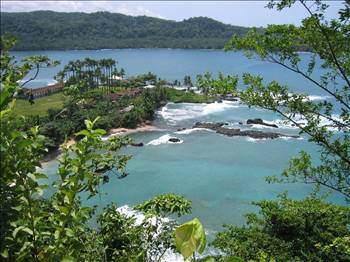 São Tomé ile Príncipe arası yaklaşık 140 kilometredir. 