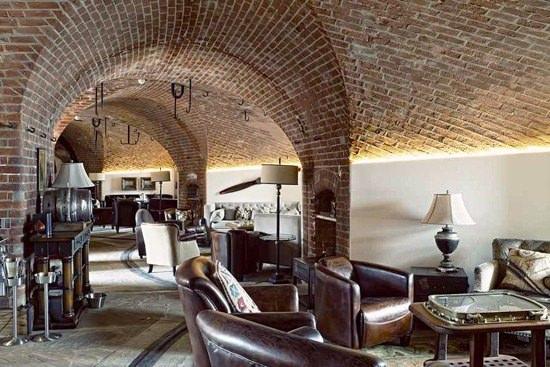 <p>İkinci Dünya Savaşı zamanında İngilizlerin Fransızlara karşı savunma için inşa ettiği Spitbank Fort adacığı 4.8 milyon dolara ultra lüks bir otele dönüştü.</p>

<p> </p>

