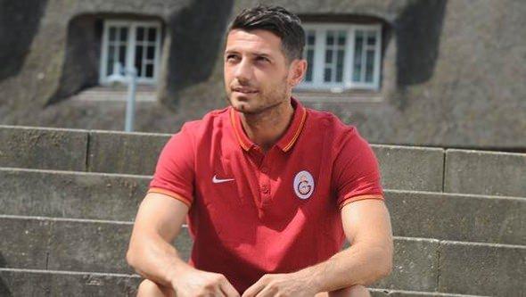 <p><strong>DZEMAILI, İTALYA AKTARMALI ABD’YE</strong></p>

<p> </p>

<p>Sözleşmesi uzatılmadığı için ayrılmak isteyen Dzemaili, Drogba’nın oynadığı ABD’deki Montreal Impact’a gidecek. </p>
