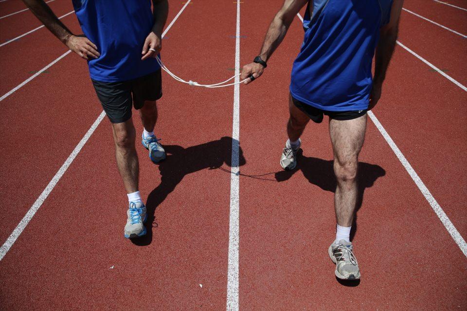 <p><strong> "Projeyi 15 yılık bir zaman diliminde gerçekleştirdim"</strong></p>
<p>Turhan, "5 Kıtada 5 Maraton 5 Zirve" adlı projesi çerçevesinde önce maratonları gerçekleştirdiğini belirterek şunları kaydetti:</p>