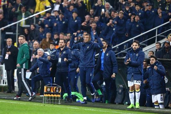 <p><strong>Championat: Fenerbahçe'ye cehennemdi</strong></p>

<p>Championat'ta 'Dick ve Cehennem' başlığıyla yayınlanan yazıda "Türk cehennemi Krasnodar'a değil Fenerbahçe'ye cehennemdi. Şurası açık ki İstanbul takımını yakında başka bir teknik adam çalıştıracak"  </p>
