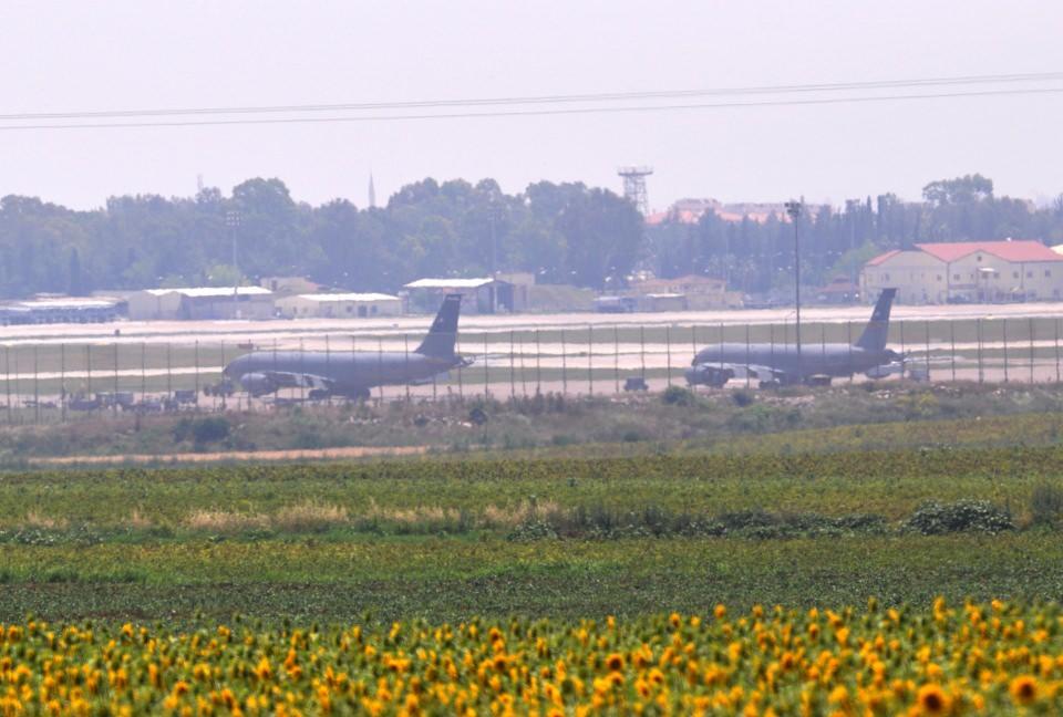 <p>İş makinelerinin pist etrafında çalışma yapması dikkat çekti.</p>

<p> </p>
