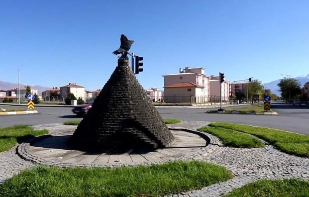 <p>Erzincan    <br />
157.340 kişi </p>
