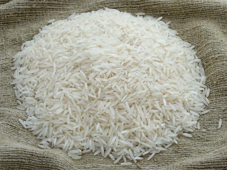 <p><strong>KANSER ÖNLEME</strong></p>
<p>Esmer pirinç gibi, tam tahıllı pirinç de birçok kanser türlerine karşı koruma sağlayabilen çözünmez lif bakımından zengindir. </p>