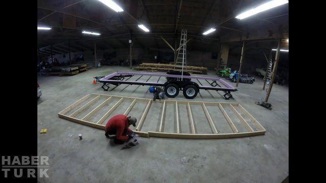 <p>Sık sık seyahate çıkan çift, dört çeker araçlarının arkasında taşıyabilecekleri muhteşem bir mini ev inşa etti.</p>

<p> </p>
