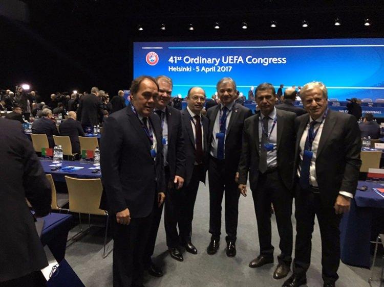 <p>Bana sanki Servet Yardımcı UEFA yönetimine girmiş gibi değil de Yıldırım Demirören UEFA Başkanı olmuş gibi geldi. 1 milyonu İngiliz'e versen, İngiliz muhtemelen bonoya mı yatırsak der. Alman'a versen altyapıda ne eksiğimiz var der. Fenerbahçe'ye verirsen paraları düğünde saçan insanlar gibi saçar.</p>
