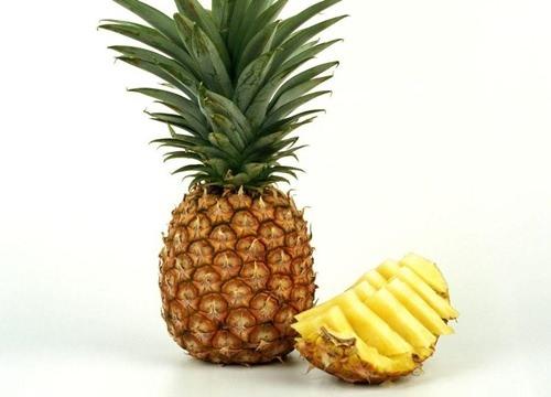 <p>Ve ananas kabuğunun faydalarından yararlanmanız için yapabileceğiniz iki tarif..</p>
