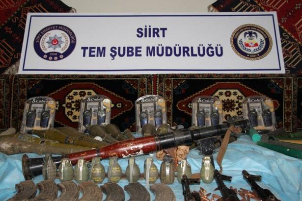 <p>Terörle Mücadele Şubesi ekipleri, ihbar üzerine Yeni Çevreyolu yakınlarındaki fıstık bahçesine düzenlediği operasyonda, çuvallar içerisinde gizlenmiş vaziyette 3 kalaşnikof marka uzun namlulu silah, 10 el bombası, bir roketatar, 10 antitank roketi, 5 antipersonel roketi, 15 sevk motoru, 9'u dolu 11 kalaşnikof şarjörü, 2 bin 500 kalaşnikof fişeği ve 10 el telsizi buldu.</p>