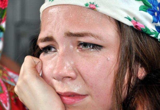 <p>Daha sonra senaryo gereği, Rus askerleri tarafından yaşadığı yerlerden zorla çıkarılan Kırım Tatarları, trene bindirilerek sürgüne gönderildi. Oyunun bazı sahnelerinde, bazı çocuk ve kadınlar ağladı.</p>